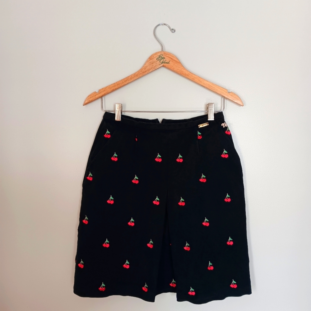 St. John Sport Embroidered Cherry Skirt size 6
